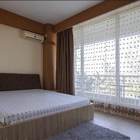 Inchiriez Modern In Nord, Zona-summerland - Langa Cluburile Fratelli Si Nuba *