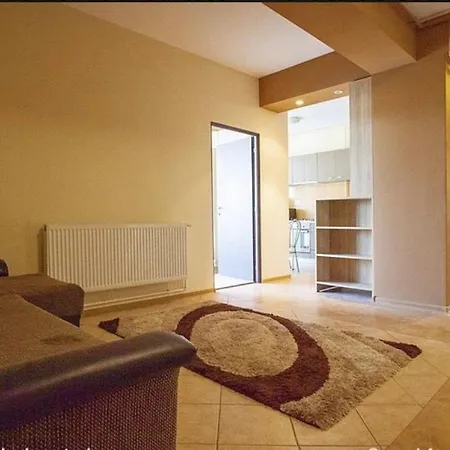 Inchiriez Modern In Nord, Zona-summerland - Langa Cluburile Fratelli Si Nuba *