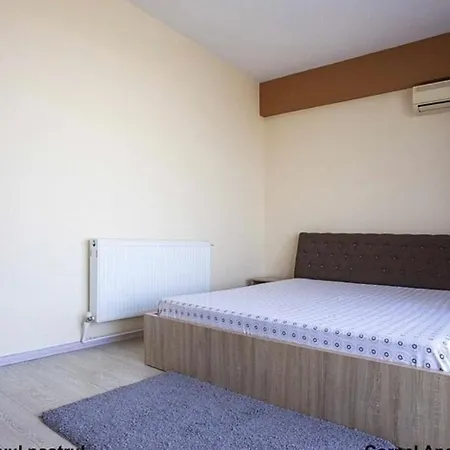 Apartmán Inchiriez Modern In Nord, Zona-summerland - Langa Cluburile Fratelli Si Nuba Mamaia