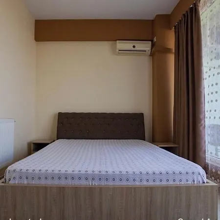 Inchiriez Modern In Nord, Zona-summerland - Langa Cluburile Fratelli Si Nuba * Mamaia