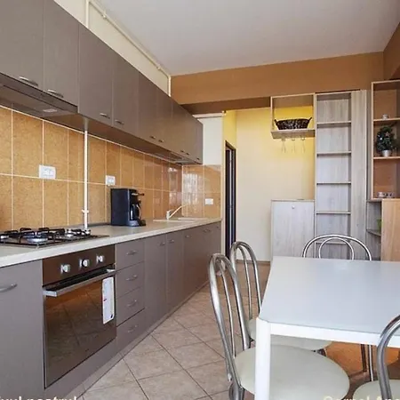 Apartmán Inchiriez Modern In Nord, Zona-summerland - Langa Cluburile Fratelli Si Nuba Mamaia