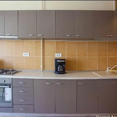 Inchiriez Modern In Nord, Zona-summerland - Langa Cluburile Fratelli Si Nuba *