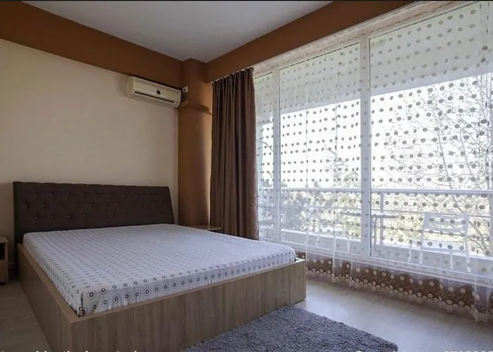 Inchiriez Modern In Nord, Zona-summerland - Langa Cluburile Fratelli Si Nuba *